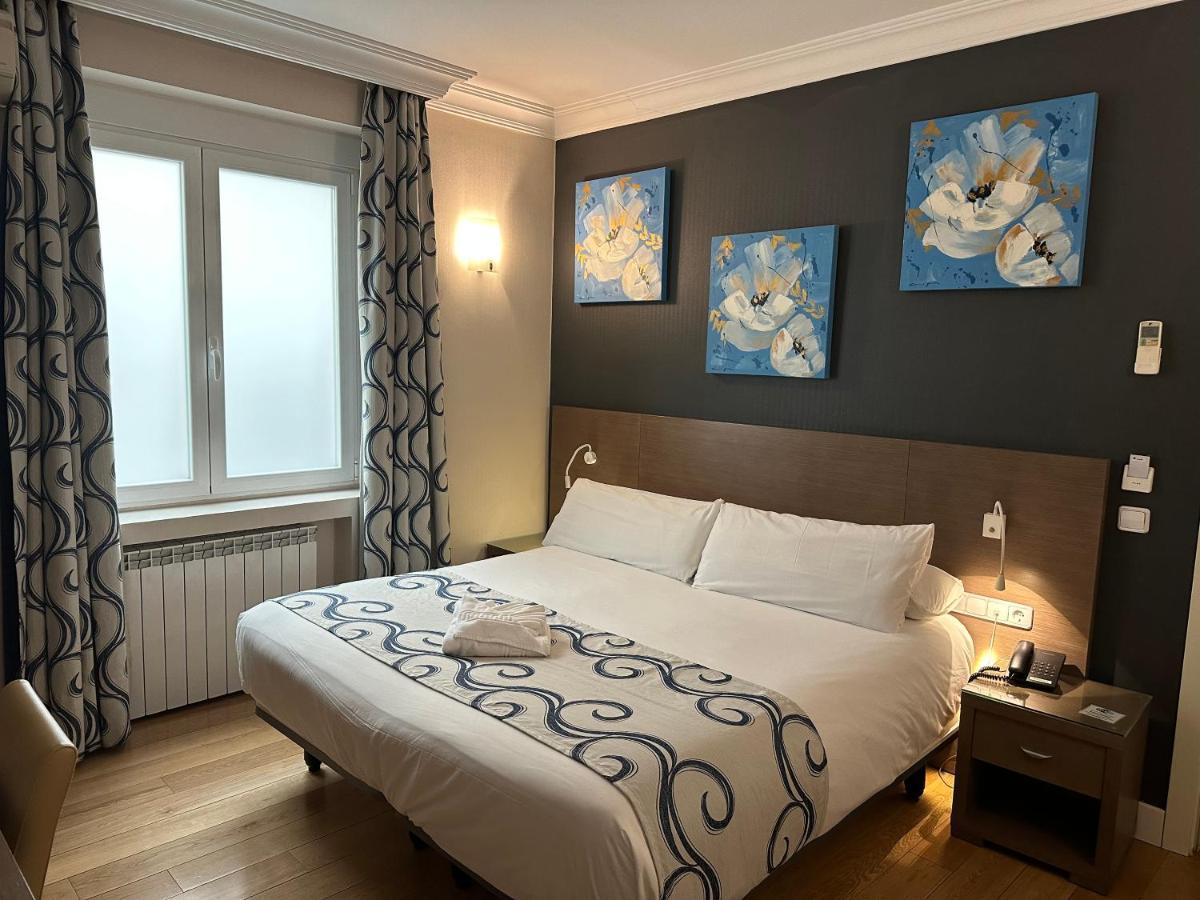 Hostal Sol Square Madrid Luaran gambar