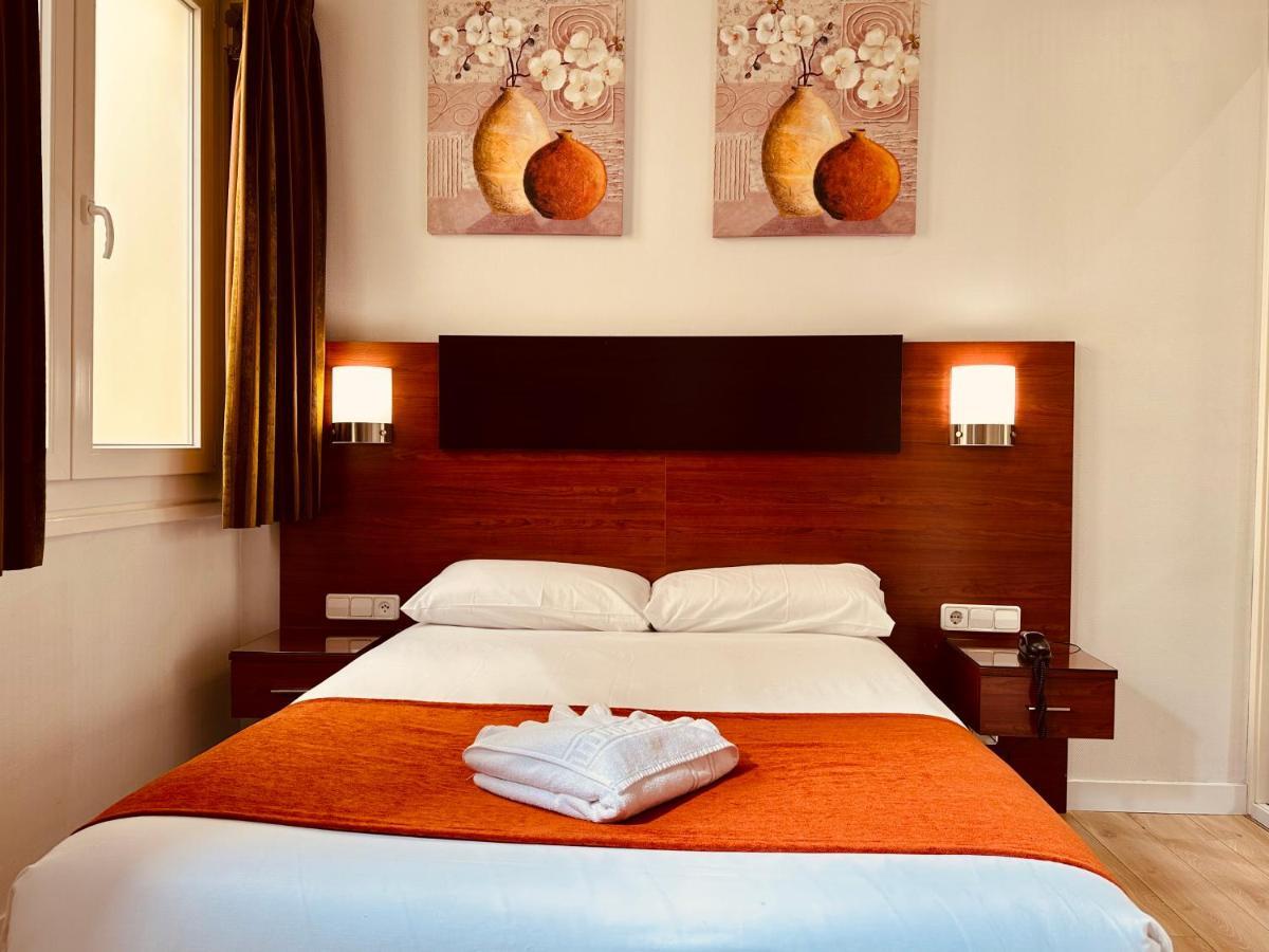 Hostal Sol Square Madrid Luaran gambar