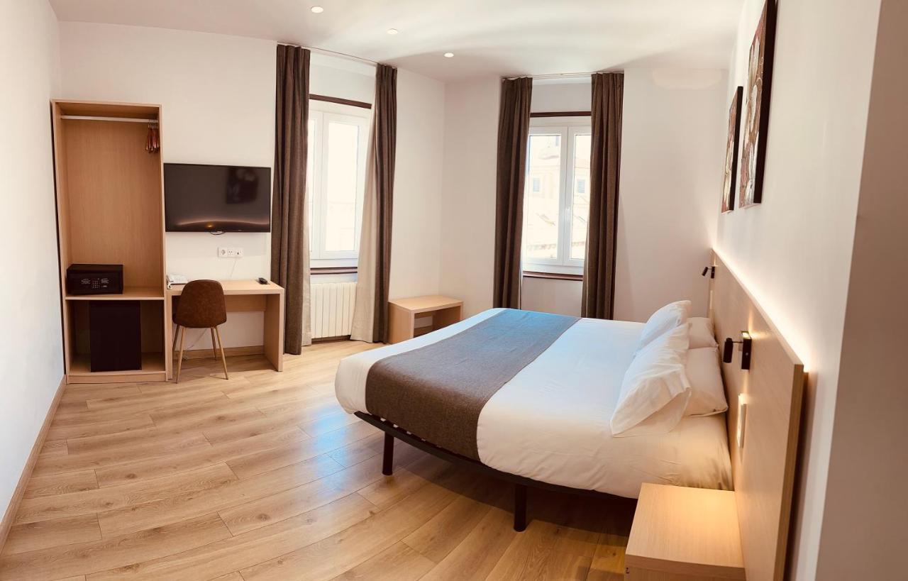 Hostal Sol Square Madrid Luaran gambar