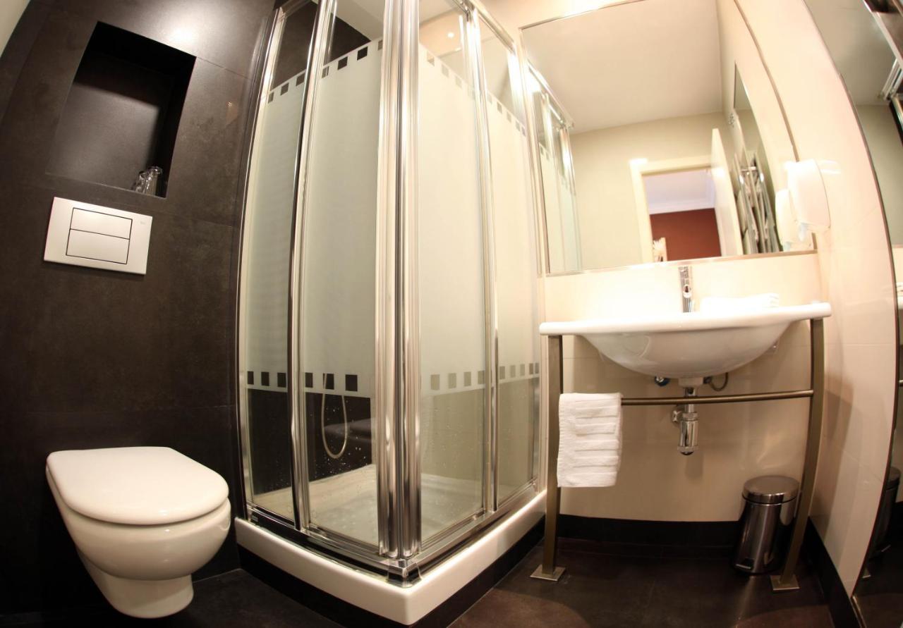 Hostal Sol Square Madrid Luaran gambar